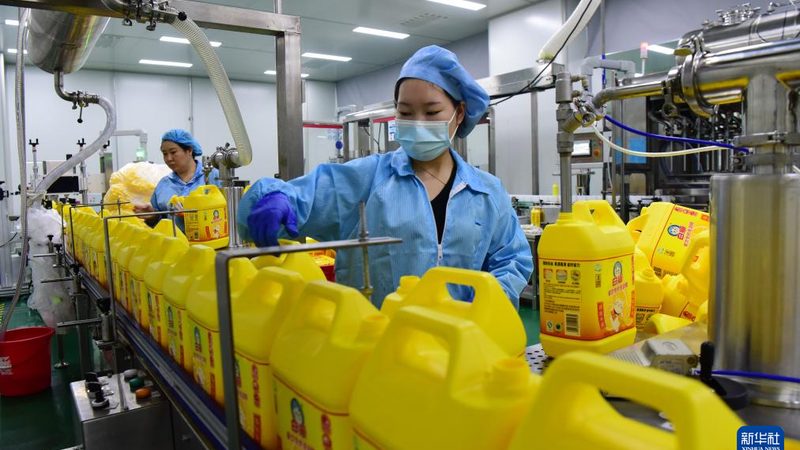 工业级化工原料参数误差范围标准的制定，主要依据以下几个方面：
